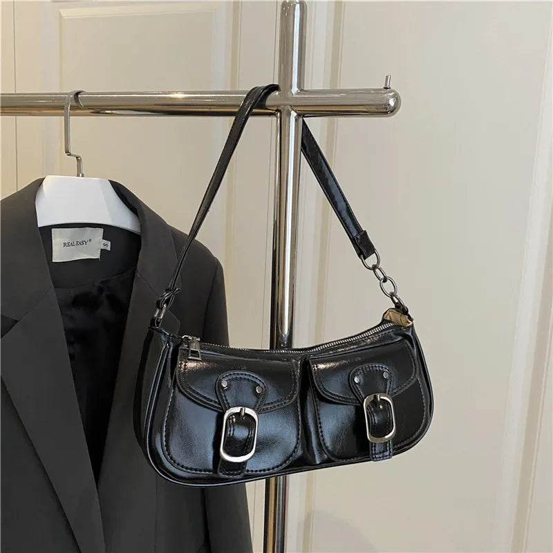 Cartera baguette de PU con bolsillos y tachas