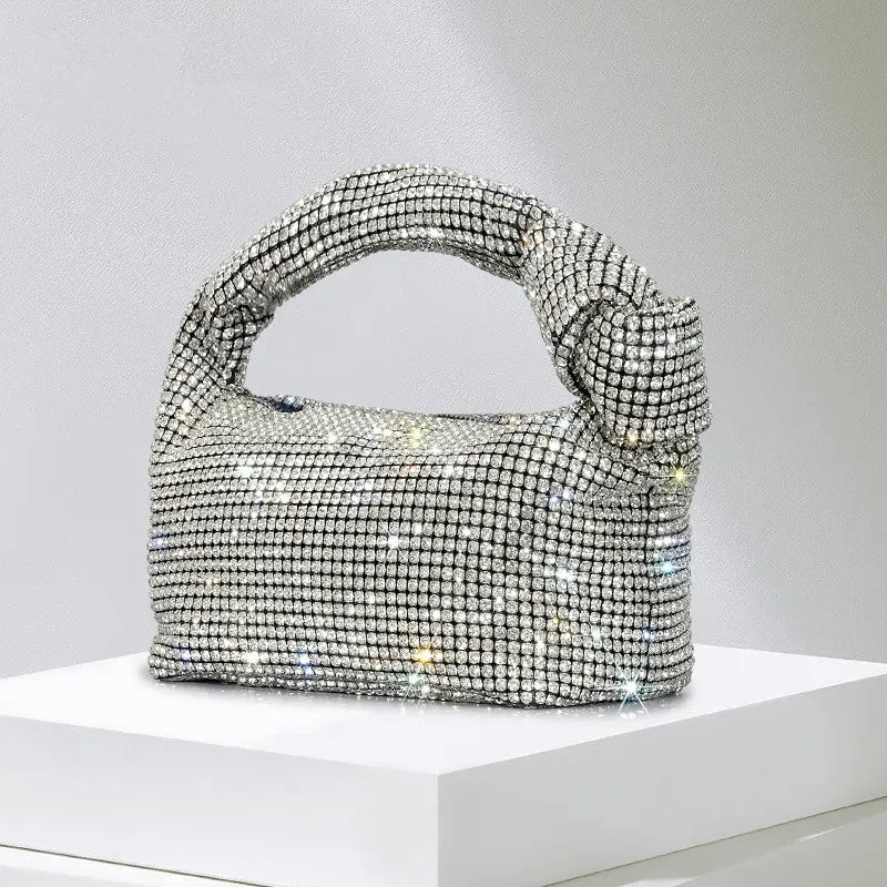 Cartera de fiesta con brillos y asa anudada