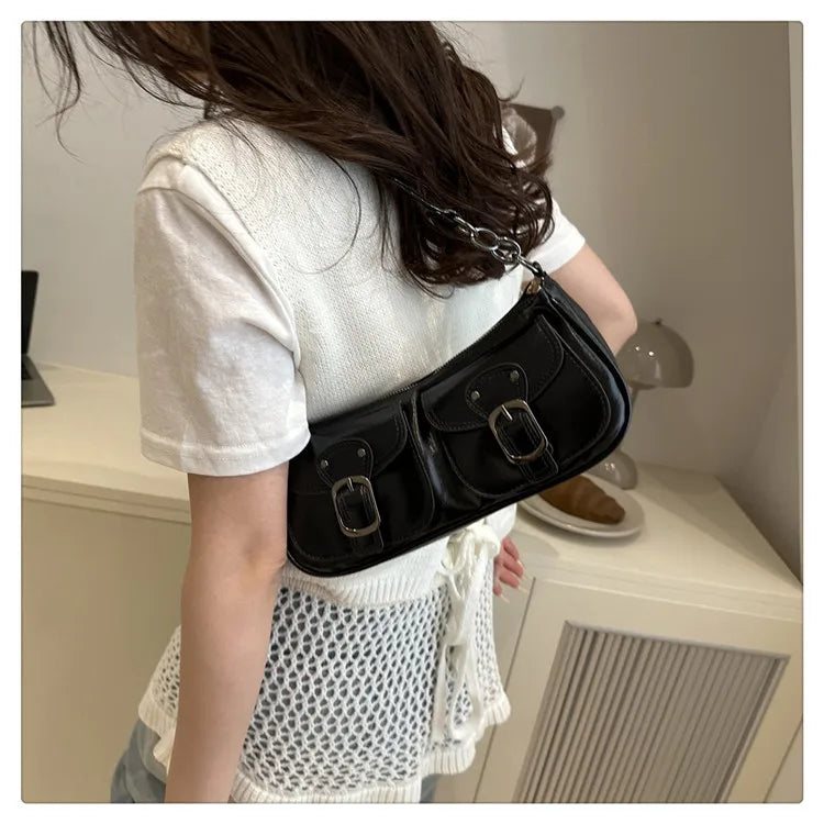 Cartera baguette de PU con bolsillos y tachas