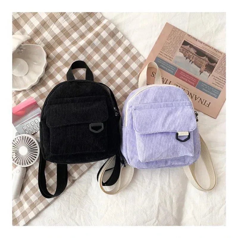 Mini mochila de corderoy con correa regulable
