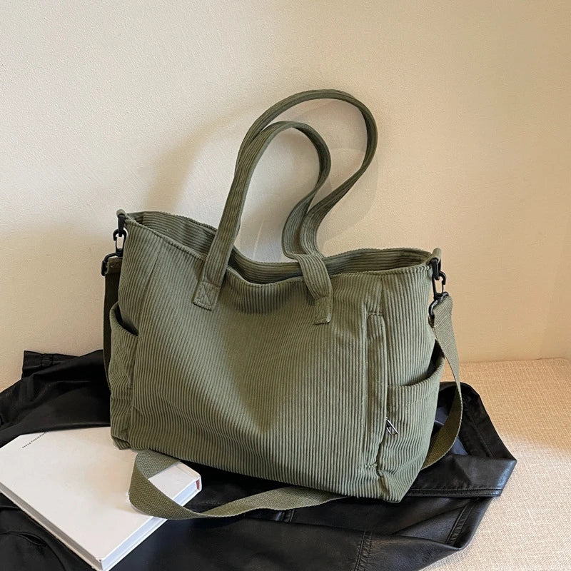 Bolso tote de corderoy con correa ajustable y cierre