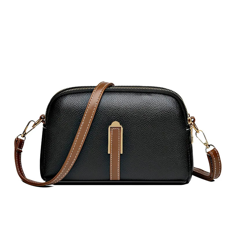 Bandolera negra de cuero con silueta curva