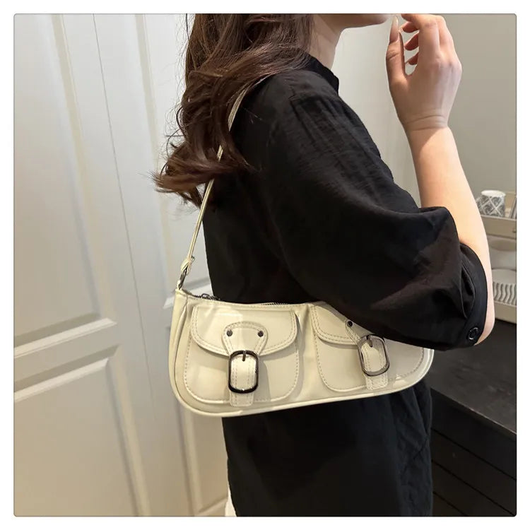 Cartera baguette de PU con bolsillos y tachas