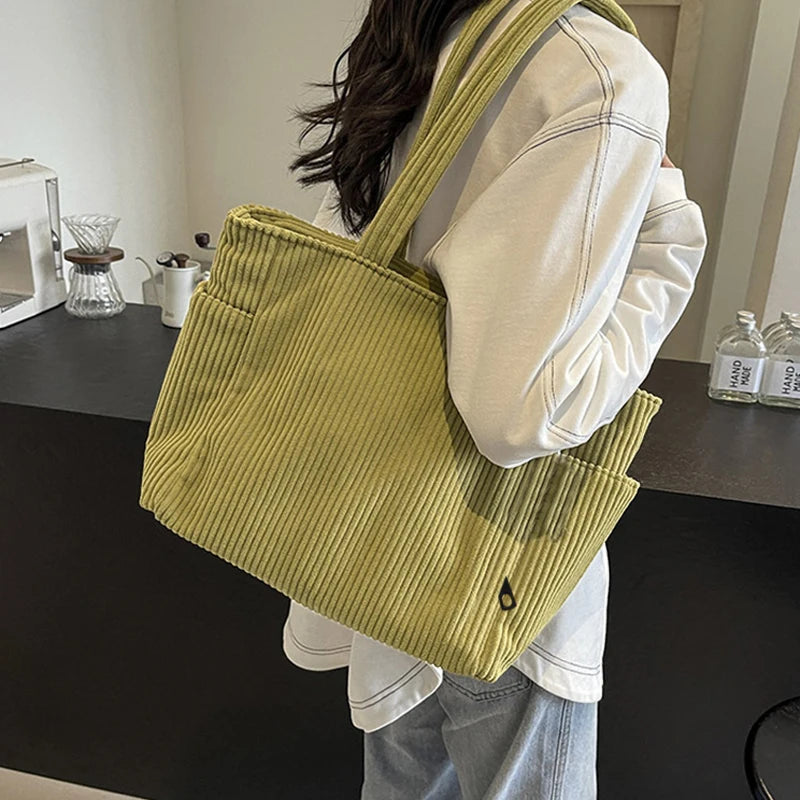 Bolso de hombro de corderoy suave con cierre