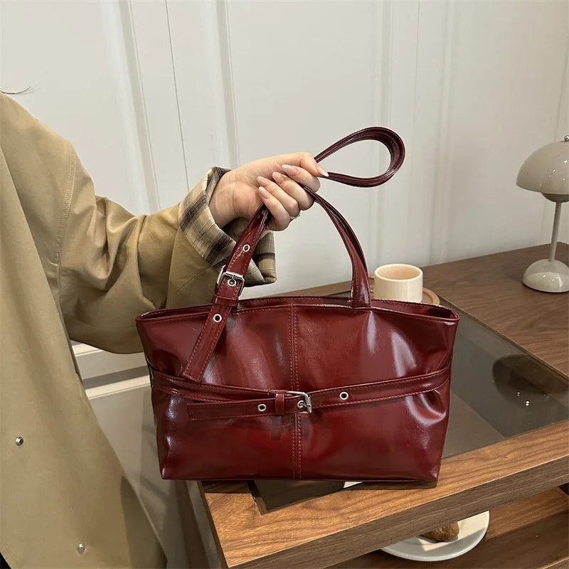 Cartera alargada de PU con dos asas y cierre
