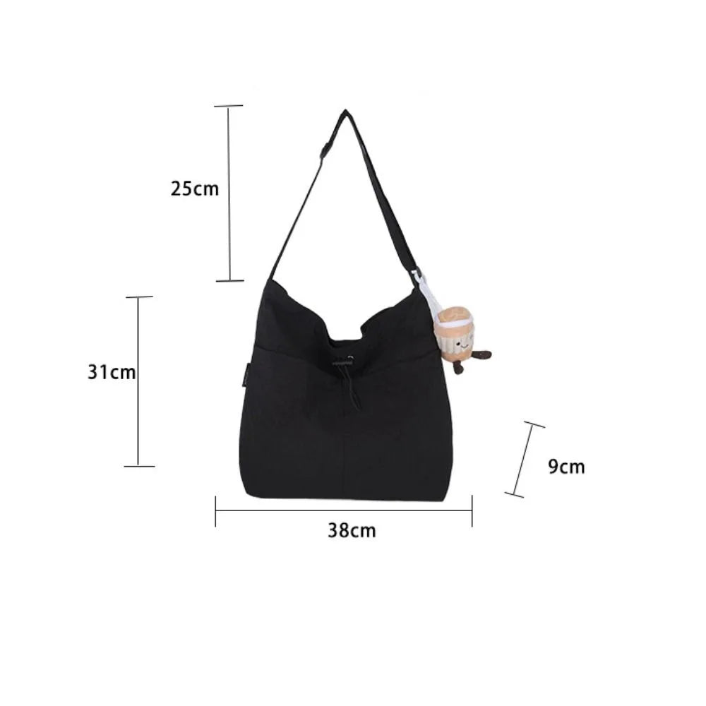 Cartera balde de nylon con cordón y dije opcional
