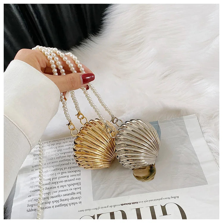 Minaudière metálica mini con cadena cruzada