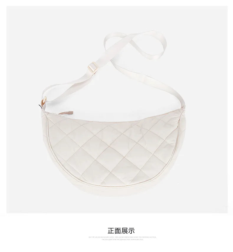 Cartera hobo de nylon con diseño acolchado en rombos