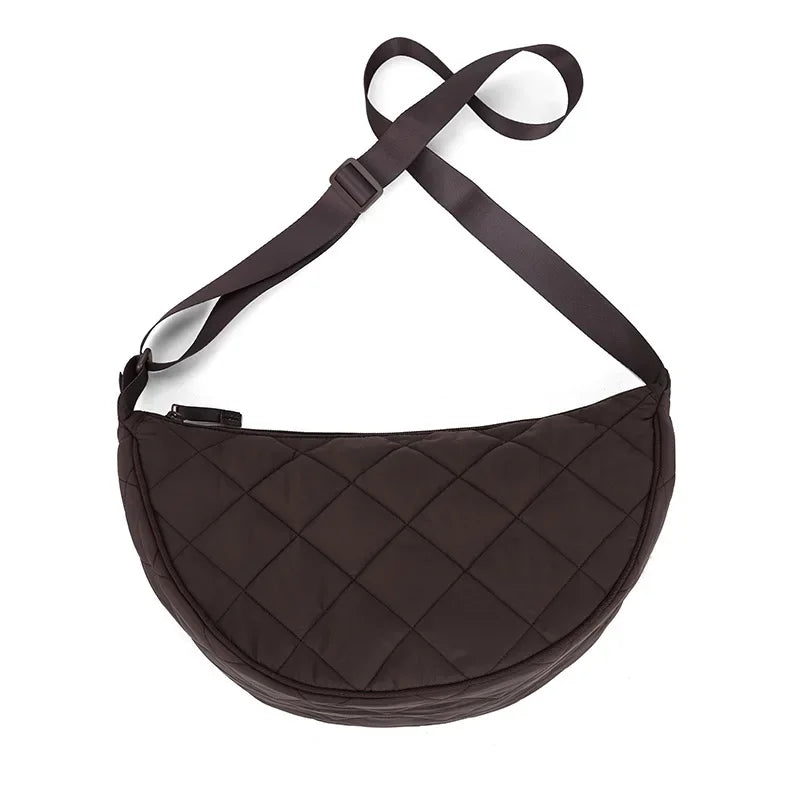 Cartera hobo de nylon con diseño acolchado en rombos