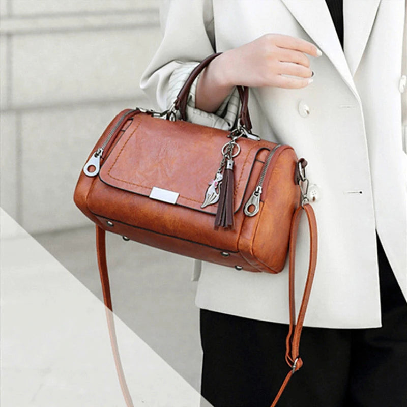 Cartera Boston con borla y correa desmontable