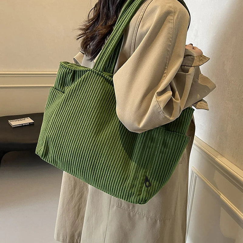 Bolso de hombro de corderoy suave con cierre