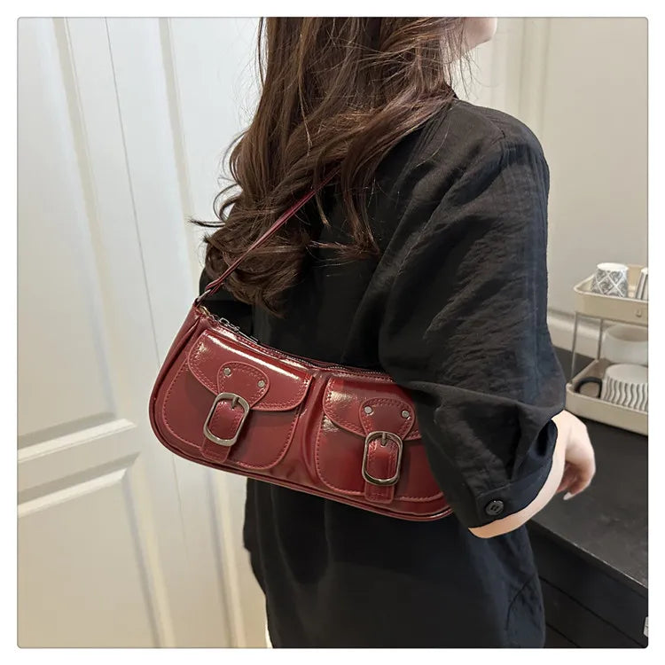 Cartera baguette de PU con bolsillos y tachas