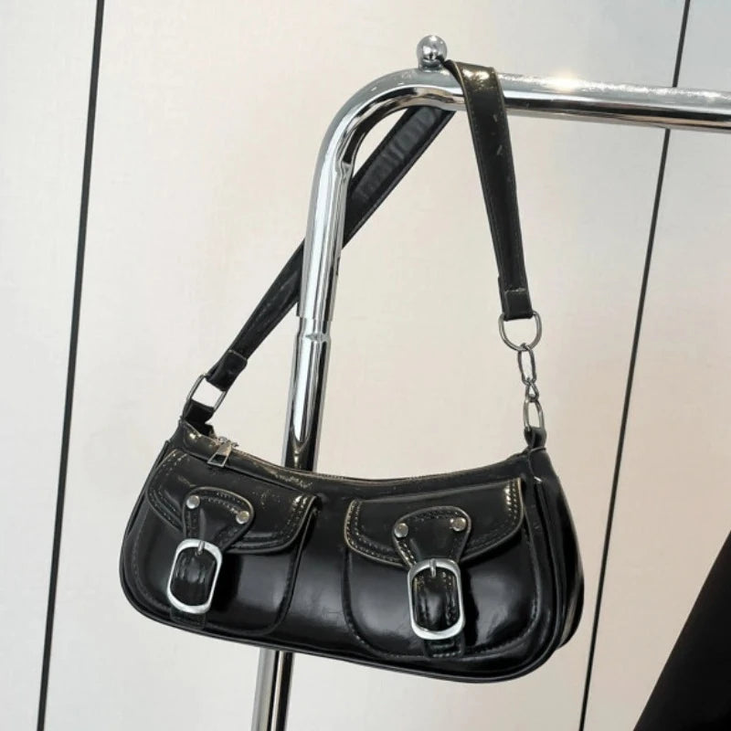 Cartera baguette de PU con bolsillos y tachas