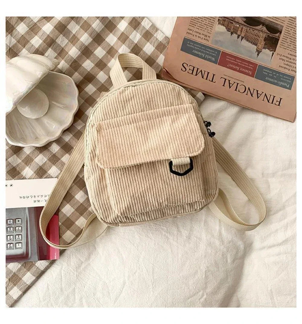Mini mochila de corderoy con correa regulable