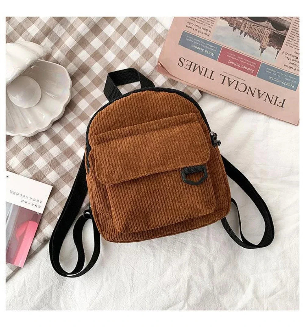 Mini mochila de corderoy con correa regulable