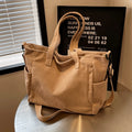 Bolso tote de corderoy con correa ajustable y cierre