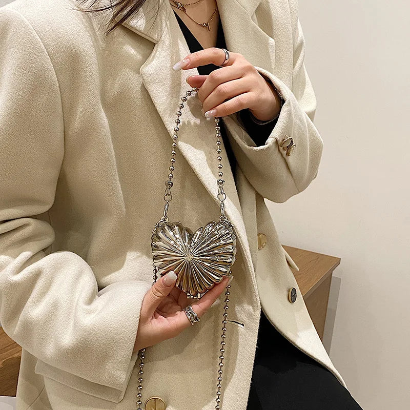 Minaudière metálica mini con cadena cruzada