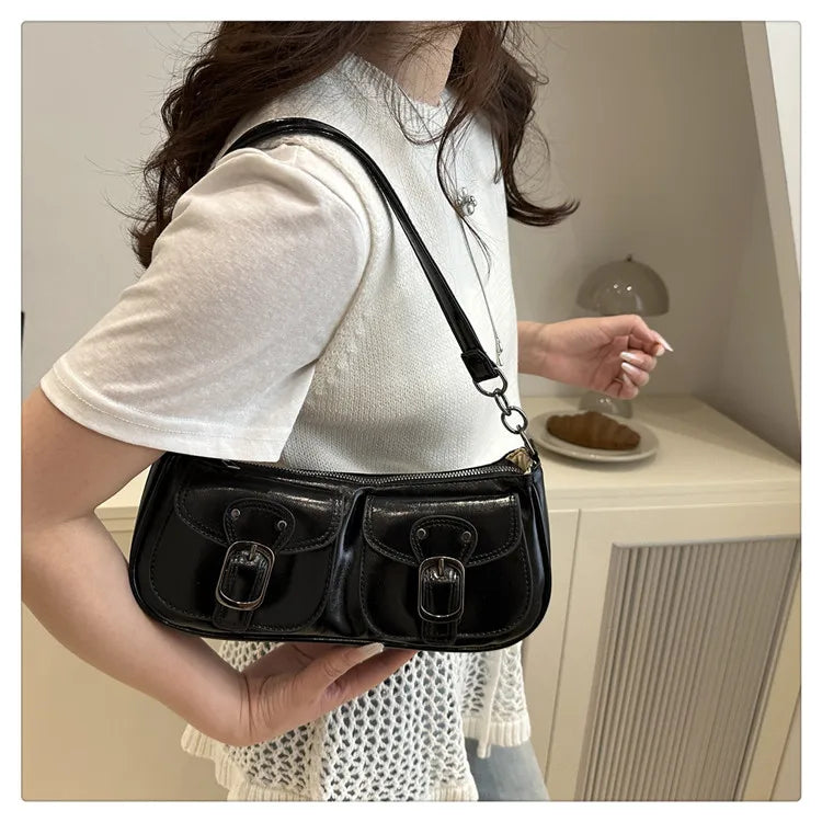 Cartera baguette de PU con bolsillos y tachas