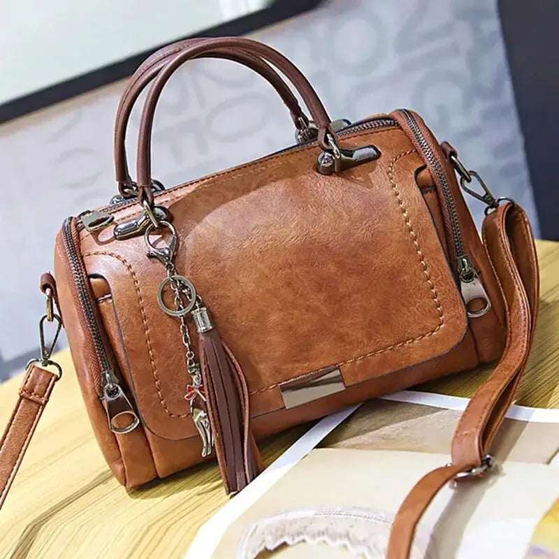 Cartera Boston con borla y correa desmontable