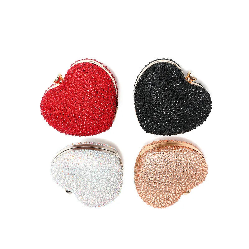 Clutch metálico de corazón con strass