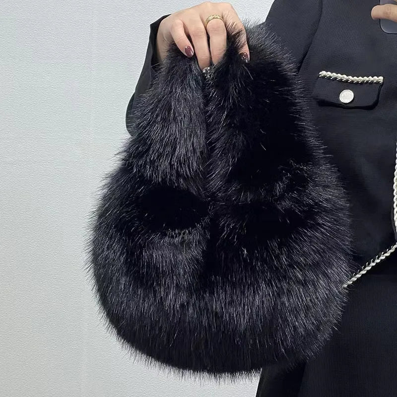 Cartera hobo de pelo sintético con forma de media luna