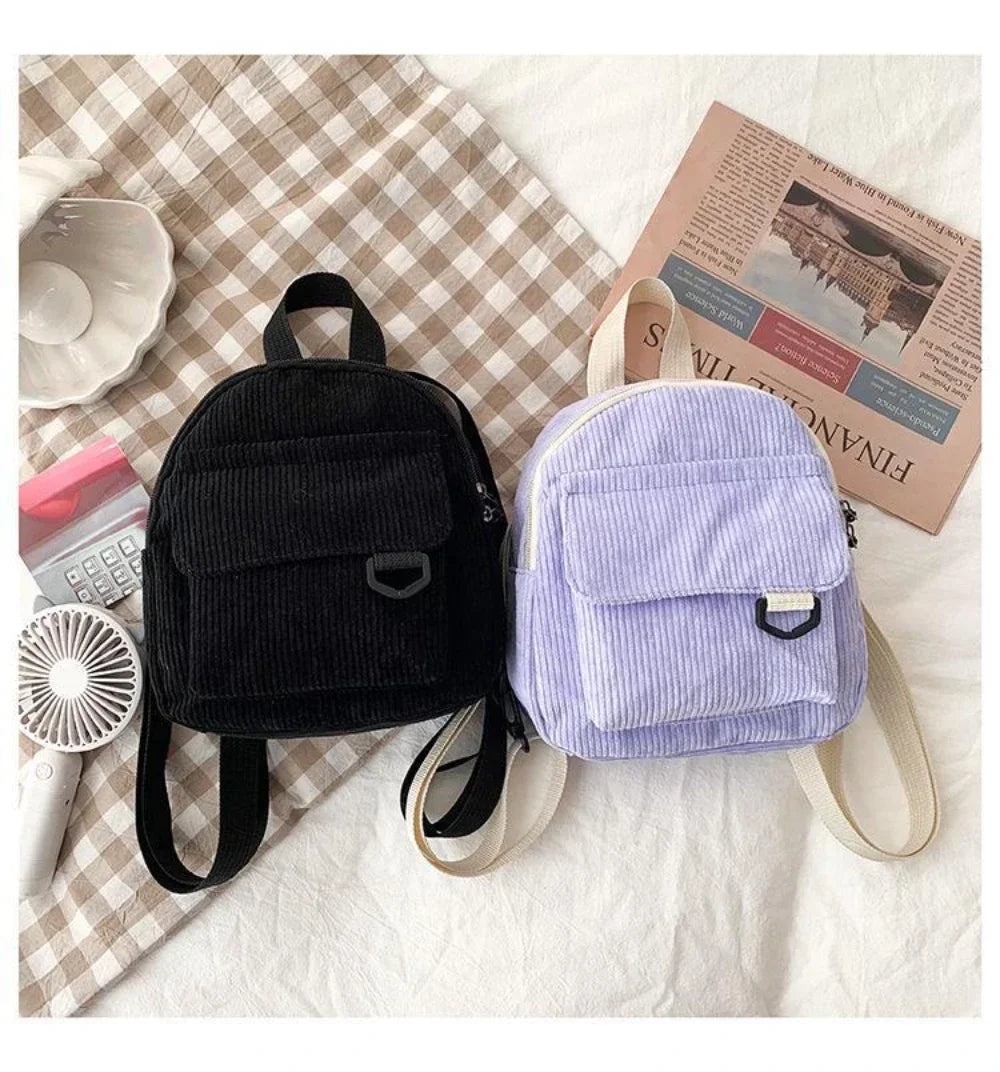 Mini mochila de corderoy con correa regulable
