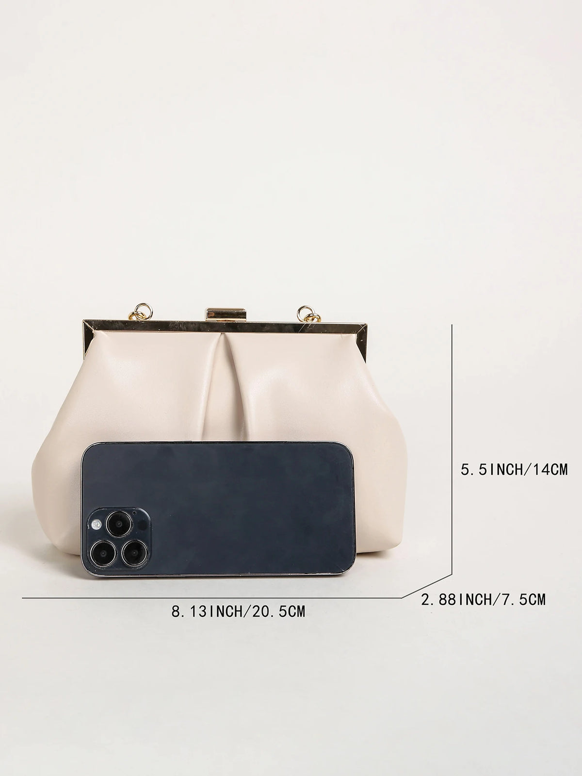 Clutch plisado con broche de marco y cadena
