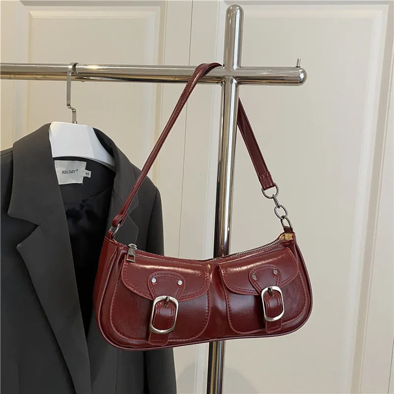 Cartera baguette de PU con bolsillos y tachas