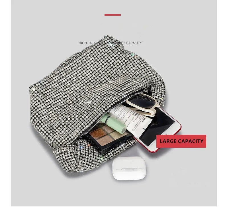 Cartera de fiesta con brillos y asa anudada