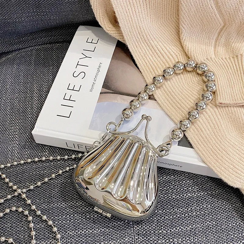 Minaudière metálica mini con cadena cruzada