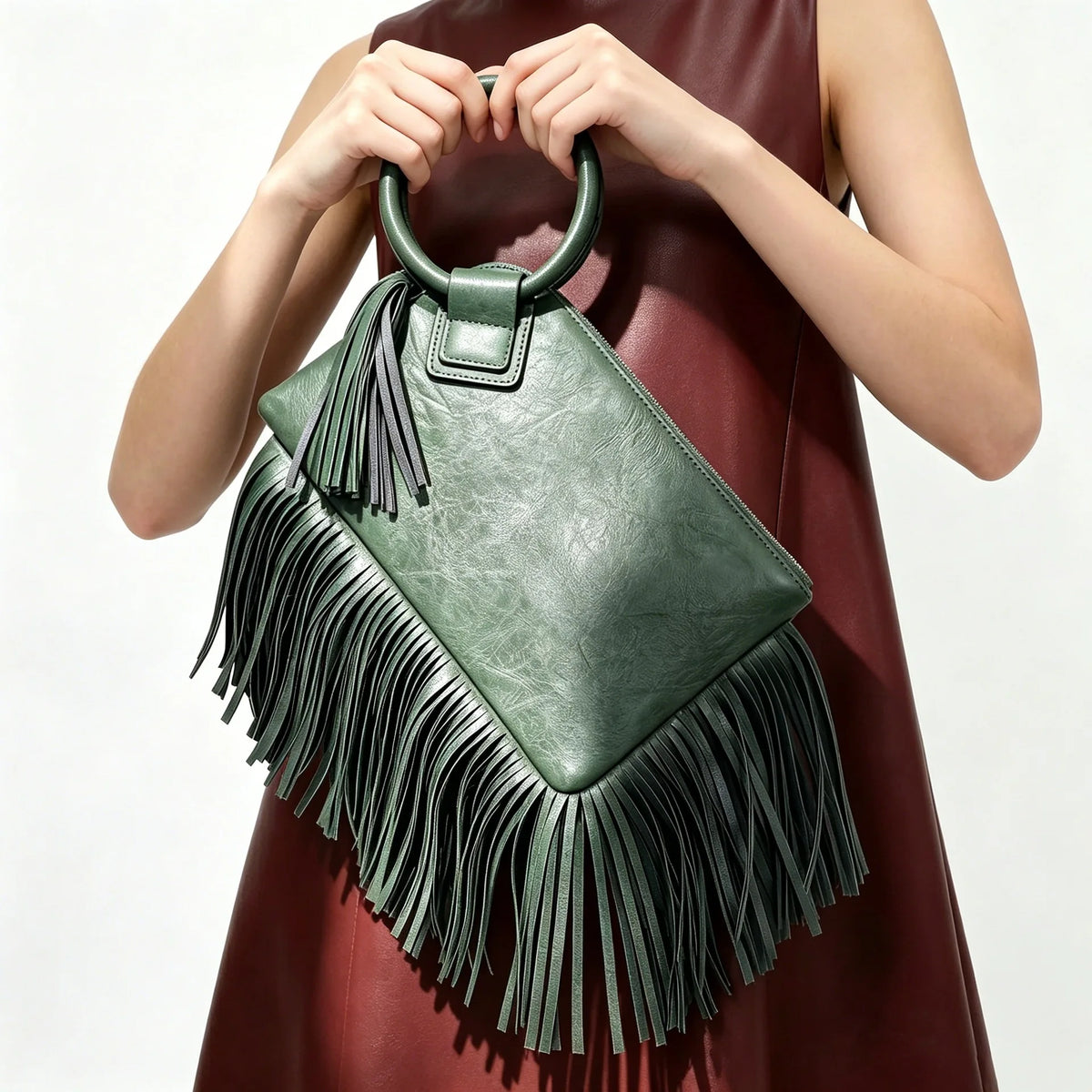 Cartera de mano suave con flecos y cierre