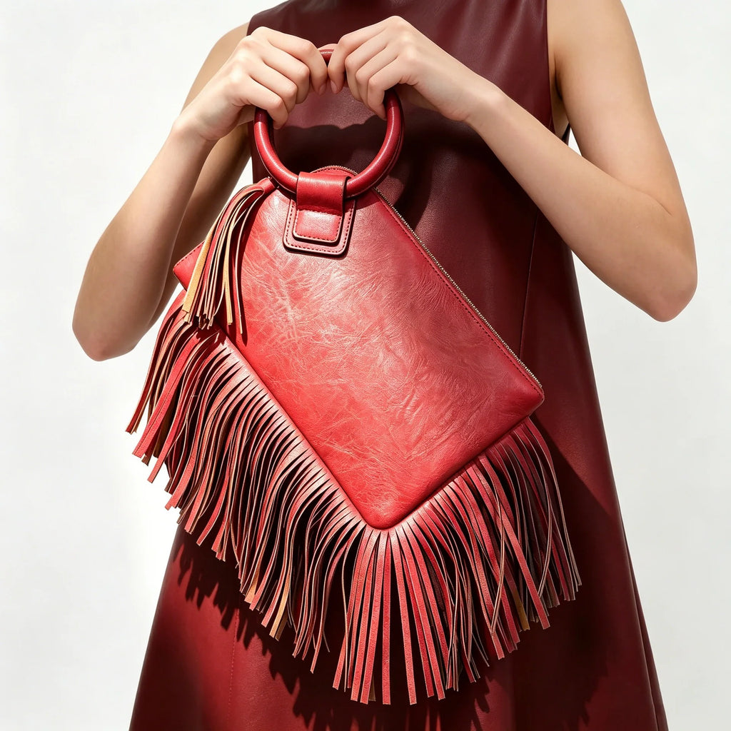 Cartera de mano suave con flecos y cierre