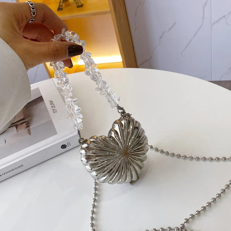 Minaudière metálica mini con cadena cruzada