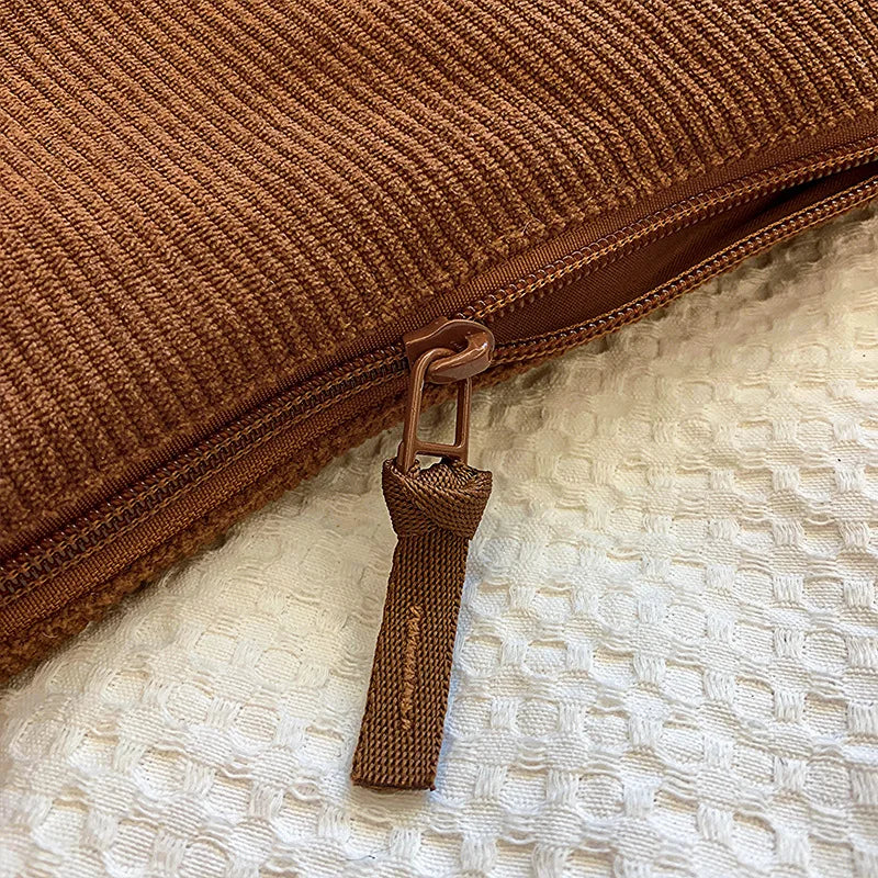 Cartera hobo de corderoy con correa regulable