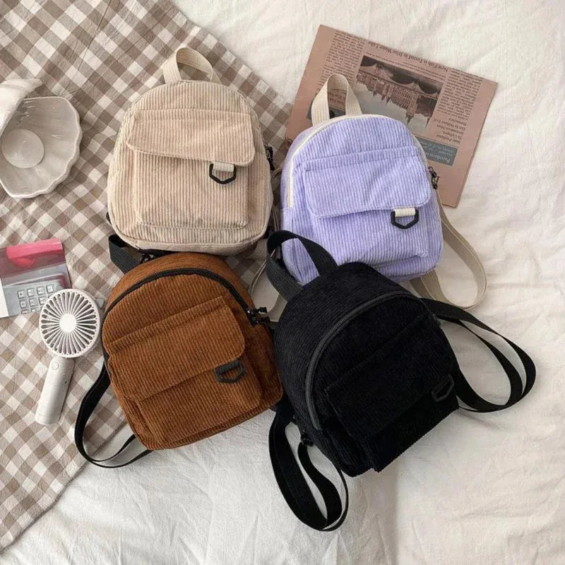 Mini mochila de corderoy con correa regulable