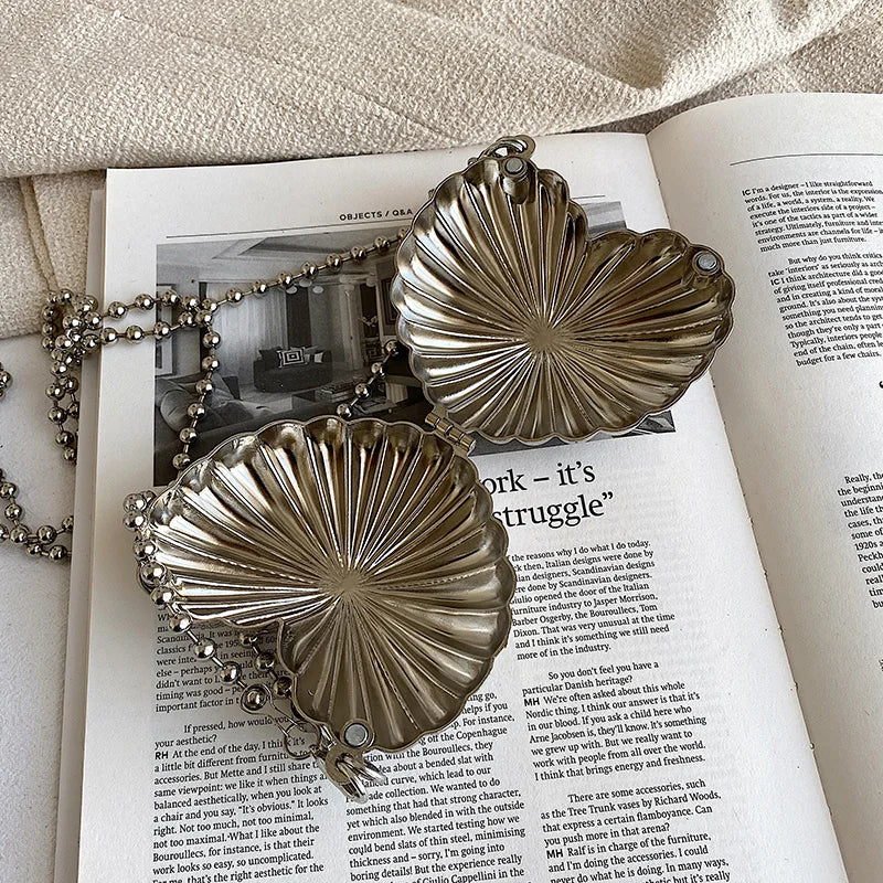 Minaudière metálica mini con cadena cruzada