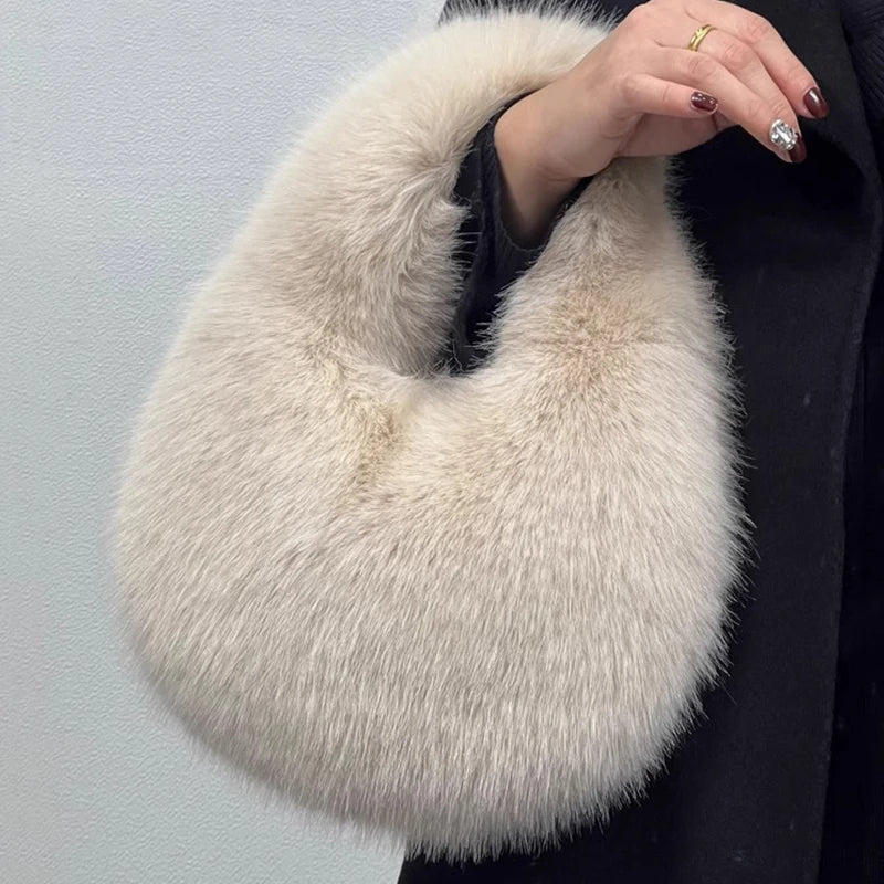Cartera hobo de pelo sintético con forma de media luna