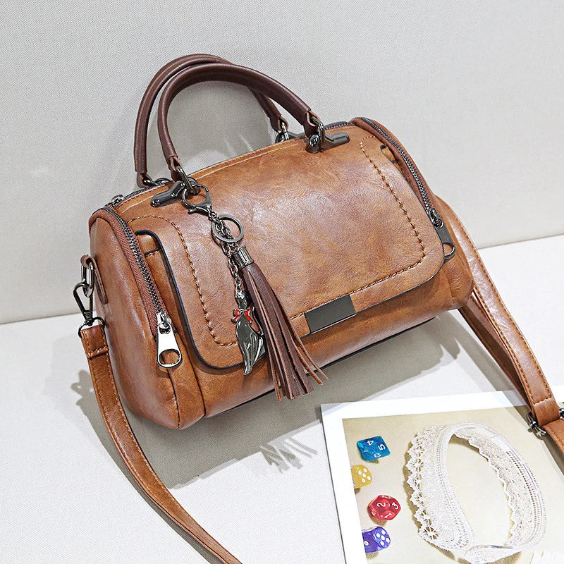 Cartera Boston con borla y correa desmontable