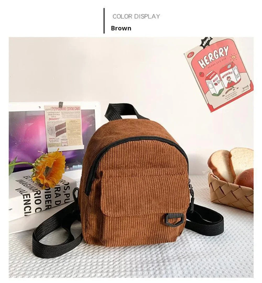 Mini mochila de corderoy con correa regulable