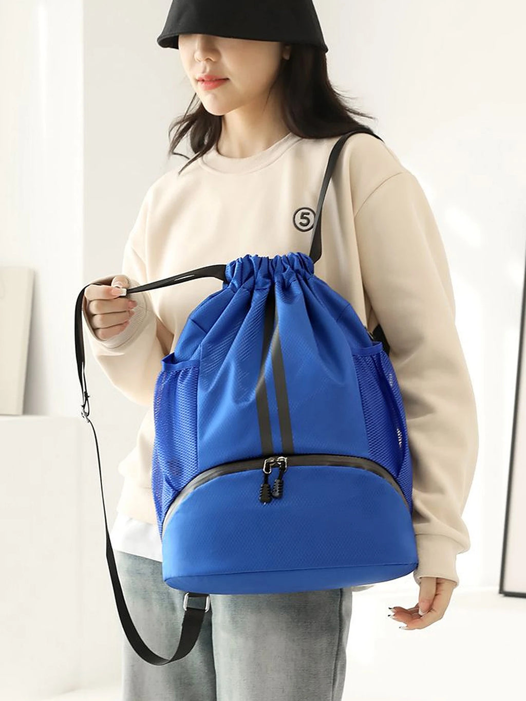 Mochila deportiva con cordón y separación húmedo-seco