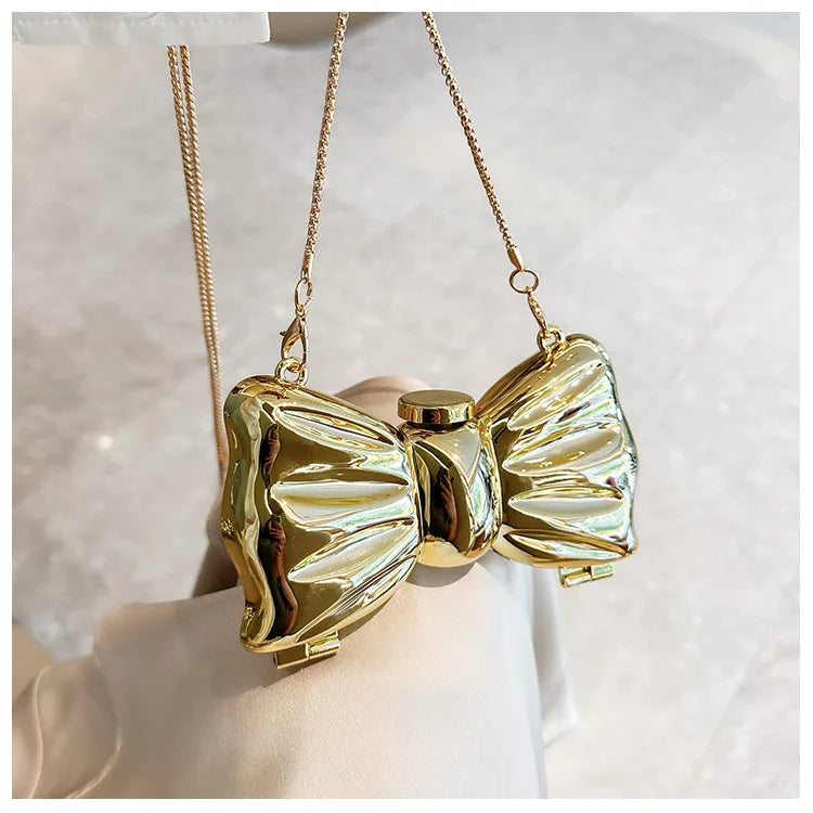 Minaudière mini con forma de moño y cadena