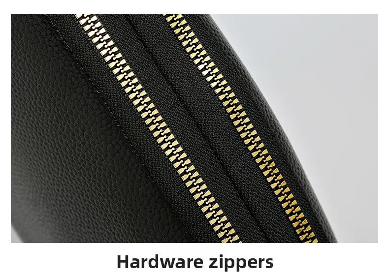 Bandolera negra de cuero con silueta curva
