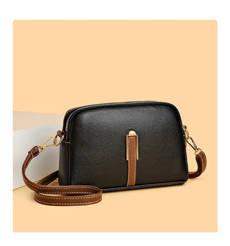 Bandolera negra de cuero con silueta curva