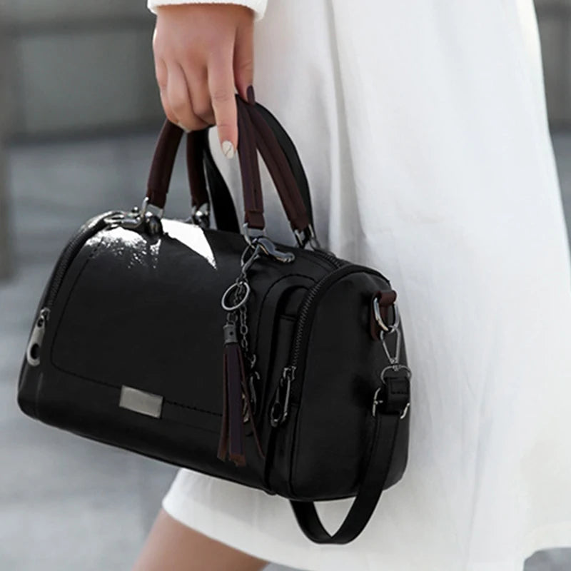 Cartera Boston con borla y correa desmontable