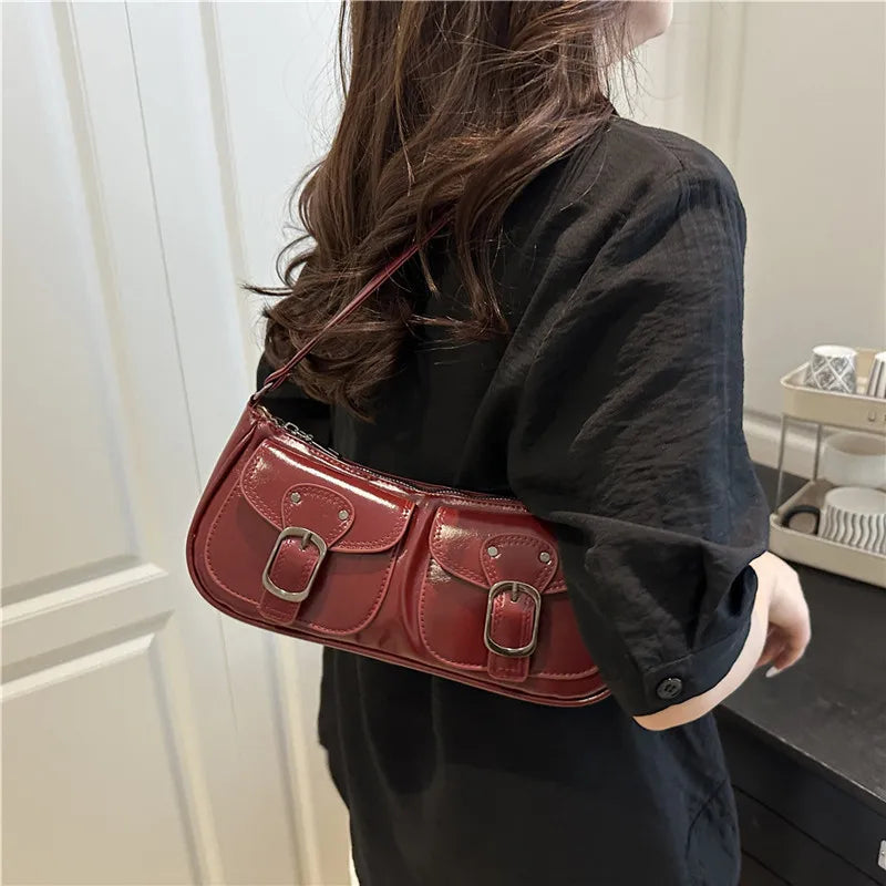 Cartera baguette de PU con bolsillos y tachas